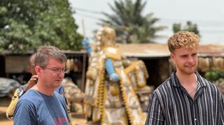 „Ich glaube, viele haben ein falsches Bild von der Region“, reflektiert Leon Becker (rechts) seine Eindrücke vom Togo-Besuch.