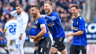 Immer für einen Spaß zu haben: Kevin Conrad (li.) mit seinen ehemaligen Kollegen Timo Kern (Mitte) und Marco Schuster.