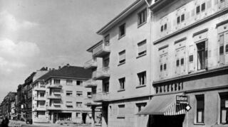 Auch nach fast noch 90 Jahren noch gut wiederzuerkennen: die Schwetzingerstraße in Höhe der Hausnummer 67 und dem sich anschließenden Schwetzinger Platz.
