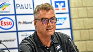 „Diese Preisexplosion können wir gar nicht auf unsere Fans umwälzen“, sagt Adler-Geschäftsführer Matthias Binder.