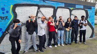 Die Teilnehmer nutzen Einweg-Kameras mit Filmen.
