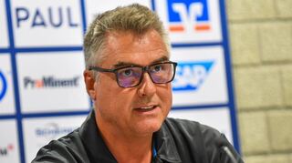 „Diese Preisexplosion können wir gar nicht auf unsere Fans umwälzen“, sagte Adler-Geschäftsführer Matthias Binder.