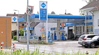 Am 15. Oktober 2023 hatte der 29-Jährige die Tankstelle in Edingen überfallen und eine Angestellte bedroht.