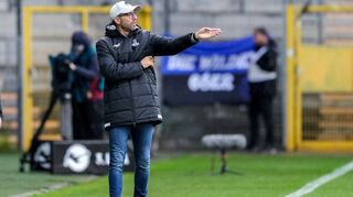 Trainer Boris Schommers (hier beim Hinspiel gegen den SV Waldhof in Mannheim) ist nicht von seiner Mannschaft, aber von den jüngsten Ergebnissen enttäuscht.