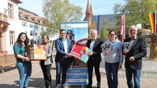Jennifer Fröhlich von der Stadt, Janine Klingler und Dennis Kramer (Diakonie) sowie Gottfried Störmer, Sarah Saleh vom Jugendbeirat und Rolf Hecher (v.l.).