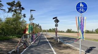 Der Fuß- und Radweg zwischen Blumenau und der Eugen-Neter-Schule wurde feierlich eröffnet. Dafür haben die Schüler gebastelt.