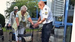 Ralf Drexelius (r.) bei einem Rollator-Kurs in Rimbach.