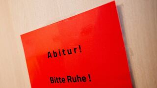 Ab diesem Donnerstag gilt es: Abiturientinnen und Abiturienten starten in die schriftlichen Prüfungen.