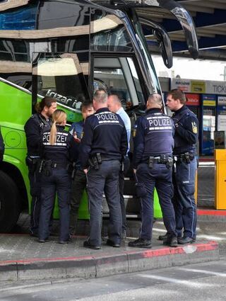 Die meisten Busfahrer reagieren gelassen auf die Kontrolle.