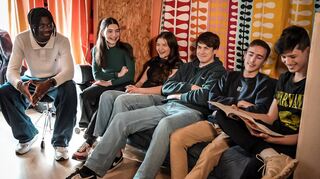 Jordan (v.l.), Emilia, Sophie, Kilian, Fabian und Yasin haben viel Spaß bei den Proben. Sie haben den Song „Stardust“ geschrieben und komponiert.