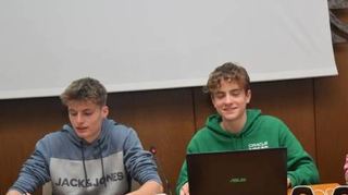 Jugendgemeinderäte Mika Kühnle (l.), Mathis Taufertshöfer.