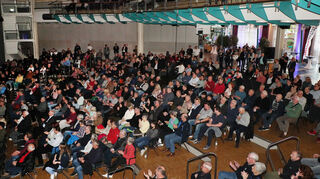 Großes Interesse an den „möglichen neuen Wegen am Hockenheimring“: Die Stadthalle war für 650 Besucher bestuhlt, nicht alle Plätze waren besetzt.