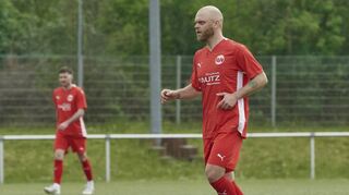 Rheinaus Trainer Maurice Hirsch schnürte zuletzt sogar selbst noch einmal die Fußballschuhe, zog sich dann aber eine Verletzung zu.