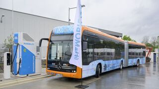 Busse der RNV können an der Wasserstofftankstelle in Heidelberg auftanken.