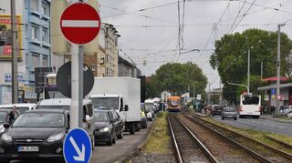 In der Neckarauer Straße ist generell, vor allem ab 16 Uhr, viel Verkehr. Ist der Tunnel gesperrt, ist spürbar aber noch mehr los, sagen Anwohner.