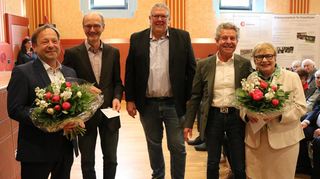 Brigitta Eckert (r.) und Gerd Baltes (l.) werden von den Vorständen Peter Lichtenthäler(v.l.) Jens Kauffeld und Roland Träger verabschiedet.
