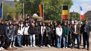 Jugendliche aus Loja besuchen derzeit Lampertheim und das Lessing-Gymnasium und wurden von städtischen Vertretern willkommen geheißen.
