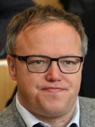 24.04.2024, Thüringen, Erfurt: Mario Voigt, CDU-Fraktionschef, sitzt im Plenarsaal des Thüringer Landtags während einem von der AfD beantragten Sonderplenum zu den Schutzmaßnahmen während der Corona-Pandemie. Am selben Tag beginnt die dreitägige reguläre Aprilsitzung, in der sich die Abgeordneten unter anderem mit der Medikamentenversorgung in Thüringen befassen. Foto: Martin Schutt/dpa +++ dpa-Bildfunk +++
