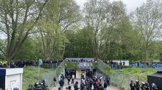 Mehrere Tausend Menschen konnten beim SVW-Heimspiel gegen Essen zunächst nicht ins Stadion, weil der Zugang zur Osttribüne bis kurz vor Anpfiff blockiert war.