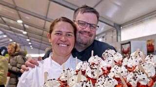 Führen als Familie die Tradition des Mannheimer Maimarktbechers fort: Katrin und Christian Zorn.