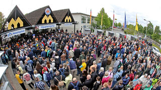 Großer Andrang zum Maimarkt-Start in Mannheim.