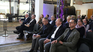 Reinhold Götz (Erste Reihe v.l.), Stefan Fulst-Blei, Ralf Heller, Christian Specht und Ralf Eisenhauer beim Empfang der Stadt zum Tag der Arbeit.