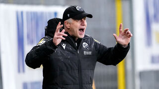 SVS-Trainer Jens Keller ist außer sich angesichts der Leistung.