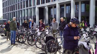 Reges Treiben auf dem Lindenhofplatz. Viele Besucherinnen und Besucher haben am Samstag Ausschau nach einem neuen Fahrrad gehalten