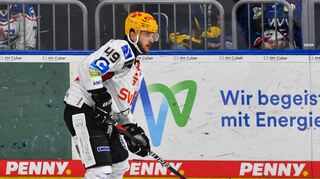 Lukas Kälble, hier noch im Bremerhavener Trikot, wird ab der kommenden Saison für die Adler Mannheim spielen.