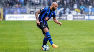 Terrence Boyd (SVWM, 13), am Ball, Freisteller, Ganzkörper, Einzelbild, Einzelfoto, Aktion, Action, 21.04.2024, Mannheim (Deutschland), SV Waldhof Mannheim - Rot-Weiss Essen, DFB/DFL REGULATIONS PROHIBIT ANY USE OF PHOTOGRAPHS AS IMAGE SEQUENCES AND/OR QUASI-VIDEO.

Foto © PIX-Sportfotos *** Foto ist honorarpflichtig! *** Auf Anfrage in hoeherer Qualitaet/Aufloesung. Belegexemplar erbeten. Veroeffentlichung ausschliesslich fuer journalistisch-publizistische Zwecke. For editorial use only.