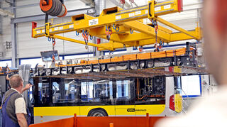 Blick in die Produktion von Daimler Buses in Mannheim.