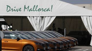 Mietwagen in einem Depot in Palma de Mallorca. Laut Experten ist die Verfügbarkeit an Fahrzeugen größer als zuletzt – das drücke die Preise.