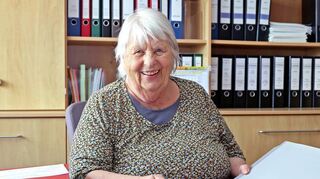 Die Expertin für Zahlen, Kassen, Vorverkauf und Abrechnungen: Helga Weber ist dienstälteste Maimarkt-Mitarbeiterin und 84 Jahre jung.