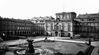 Das Mannheimer Schloss in den 1920er Jahren, als es zum Museum und Bürgerschloss wurde.