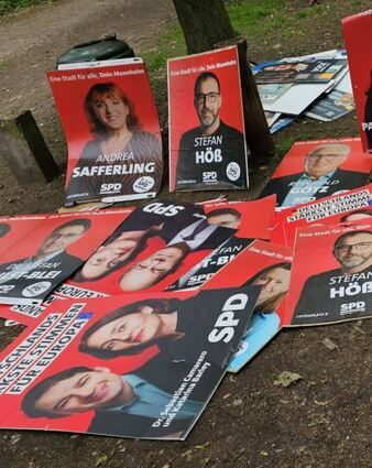 Diese Plakate wurden vorige Woche in der Gartenstadt gefunden.
