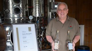 Gleich zweimal erreichte Obstbrenner Werner Volk aus Hirschberg mit seinen Schnäpsen die höchste Punktzahl bei den „Baden Best Spirits“.