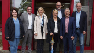FDP-Landtagsabgeordneter Timm Kern (r.) zu Gast in Mannheim: Nicole Roeseler (v.l.), Klaus Hofmann, Katrin Kölbl, Birgit Reinemund, Jens Brandt und Marcus Braunert.