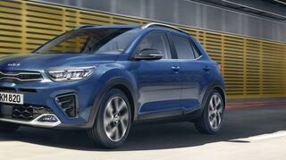 Die markentypische Kia-Front ist beim Stonic in der GT-Ausführung noch schärfer gezeichnet. Der Kühlergrill ist schmaler und hat eine stark strukturierte Oberfläche.