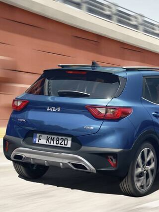 Robust präsentiert sich das Heck mit markantem Unterfahrschutz.