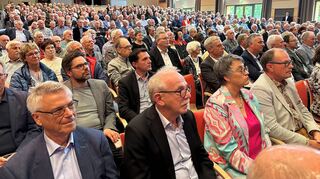 Blick in die Vertreterversammlung der VR Bank Kur- und Rheinpfalz in der Speyerer Stadthalle. Der Saal war voll besetzt zum 160-jährigen Bestehen der Bank.