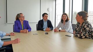 Im Gespräch über die Europawahl: „MM“-Reporter Steffen Mack (v.l.), Tanja Hilton (Linke), Sebastian Camarero (SPD), Hannah Ziegler (CDU) und „MM“-Reporterin Lea Seethaler.