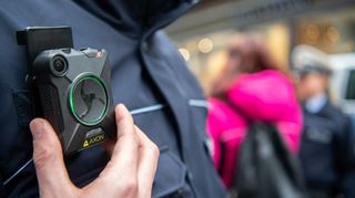 Die neue Version der Bodycams für die Polizei kann einiges - und soll auch die Beamten beim Einsatz entlasten