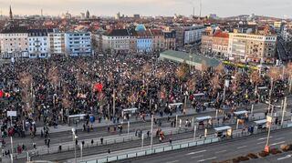 Rund 20 000 Menschen kamen im Januar zur „Nie wieder ist jetzt!“-Kundgebung auf dem Alten Meßplatz.