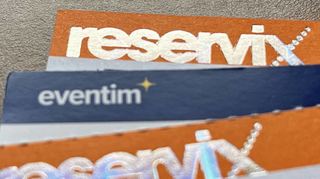 Ticketportale wie „Eventim“ oder „Reservix“ verkaufen im Auftrag der Veranstalter Eintrittskarten für Veranstaltungen aller Art. Bei Börsen werden Tickets wiederverkauft. Hier versuchen häufig auch Betrüger ihr Glück.