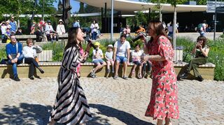 Einen musikalischen Appetithappen für das Joy-Fleming-Musical, das auf der Seebühne an fünf Wochenenden zu sehen ist, gab es am Feiertag mitten im Park.