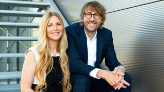 Teilen sich einen Job und haben darüber ein Buch geschrieben: Yvonne Romina Demir und der aus Edingen-Neckarhausen stammende Patrick Metz.