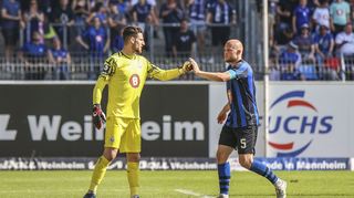 Kapitän und Torhüter: Marcel Seegert (l.) und Omer Hanin beim Spiel gegen Sandhausen.