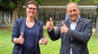 Kita-Abteilungsleiterin Sabine Zehenter und Verwaltungsdirektor Steffen Jooß finden die Teams in den 39 evangelischen Kitas „klasse“ und danken ihnen.
