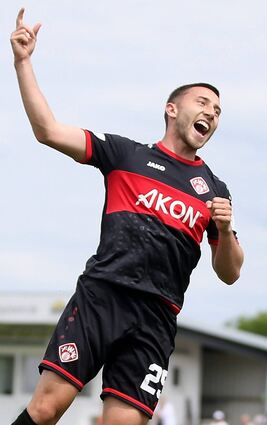Weiter auf Höhenflug: Dominik Meisel ist mit den Würzburger Kickers weiter auf „Kurs 3. Liga“. Der FWK gewann 3:0 und kennt jetzt den Relegationsgegner.