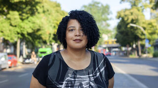 Macht Theater aus schwarzer feministischer Perspektive: Simone Dede Ayivi.
